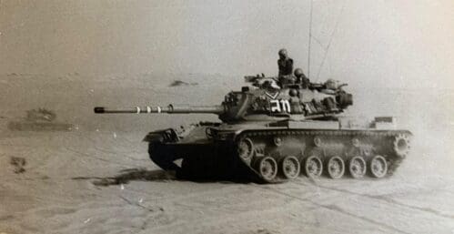 הטנק של יוסי במדבר סיני (צילום: אלבום פרטי - חנה מורג)