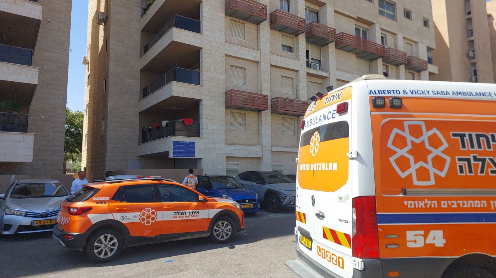 זירת הנפילה של פעוט כבן שנתיים בקריית ים (צילום: איחוד הצלה)