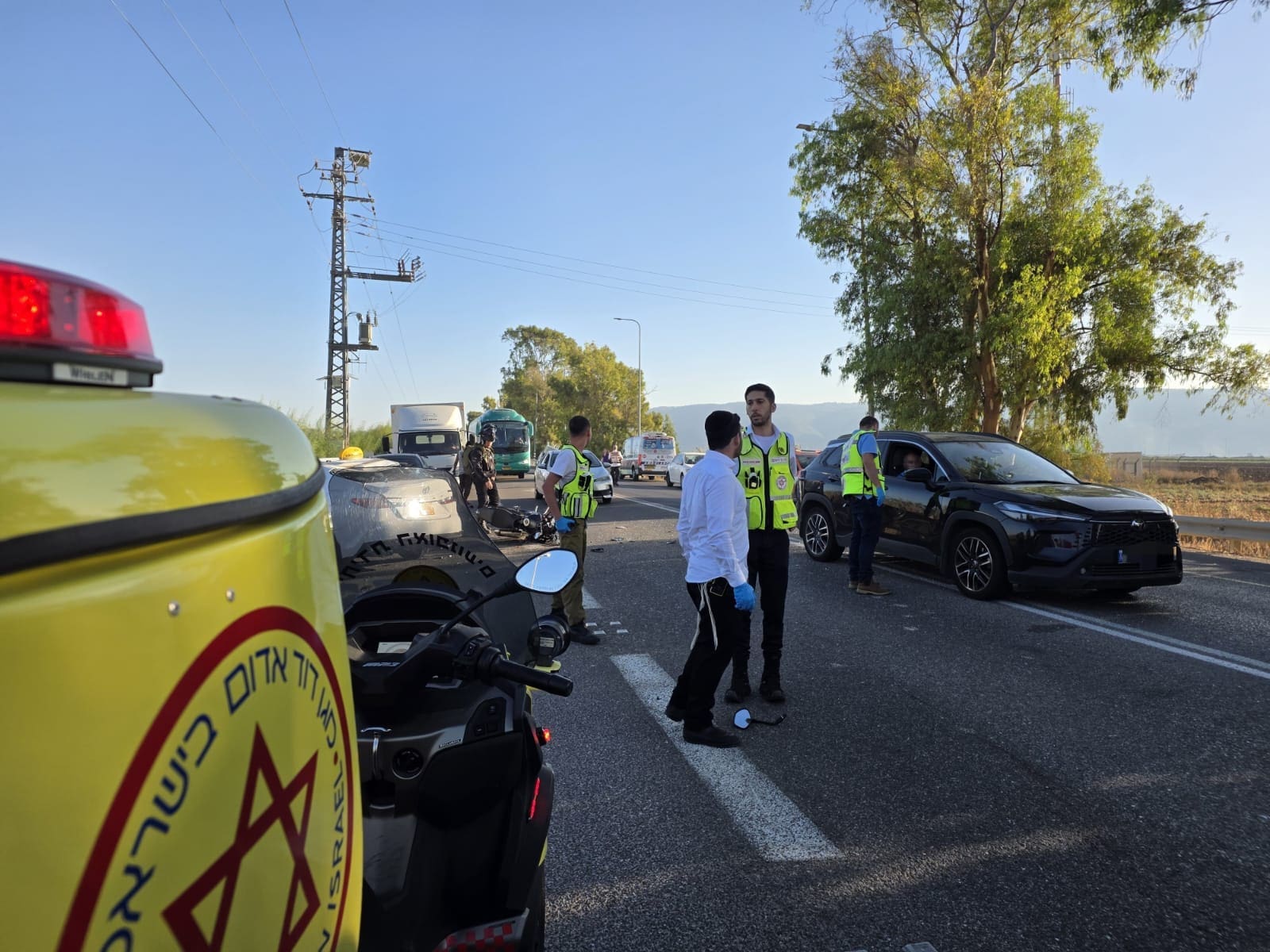 רוכב אופנוע נהרג בתאונה עם רכב בכביש 780 סמוך לקריית אתא 17/9/26 (צילום: תיעוד מבצעי מד״א)