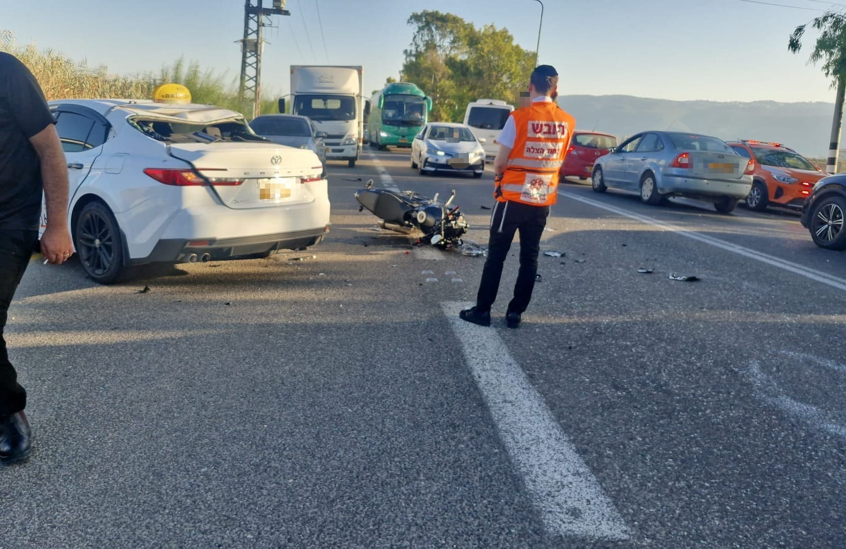 רוכב אופנוע נהרג בתאונה עם רכב בכביש 780 סמוך לקריית אתא 17/9/26 (צילום: דוברות איחוד הצלה - מחוז צפון)