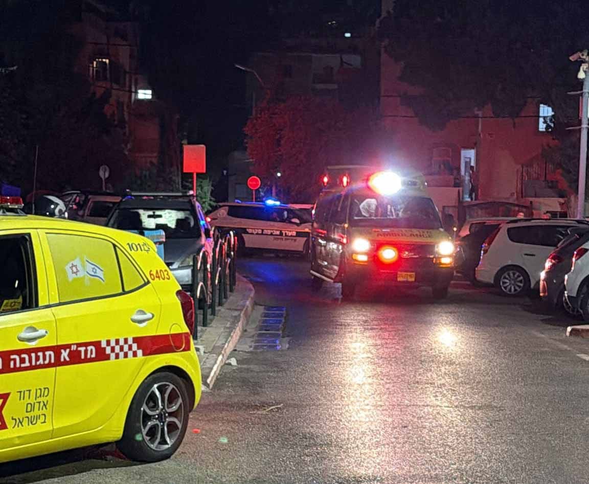 צעיר נדקר במצב קשה ברחוב השלום בשכונת הדר בחיפה 18/9/26 (צילום: תיעוד מבצעי מד״א)