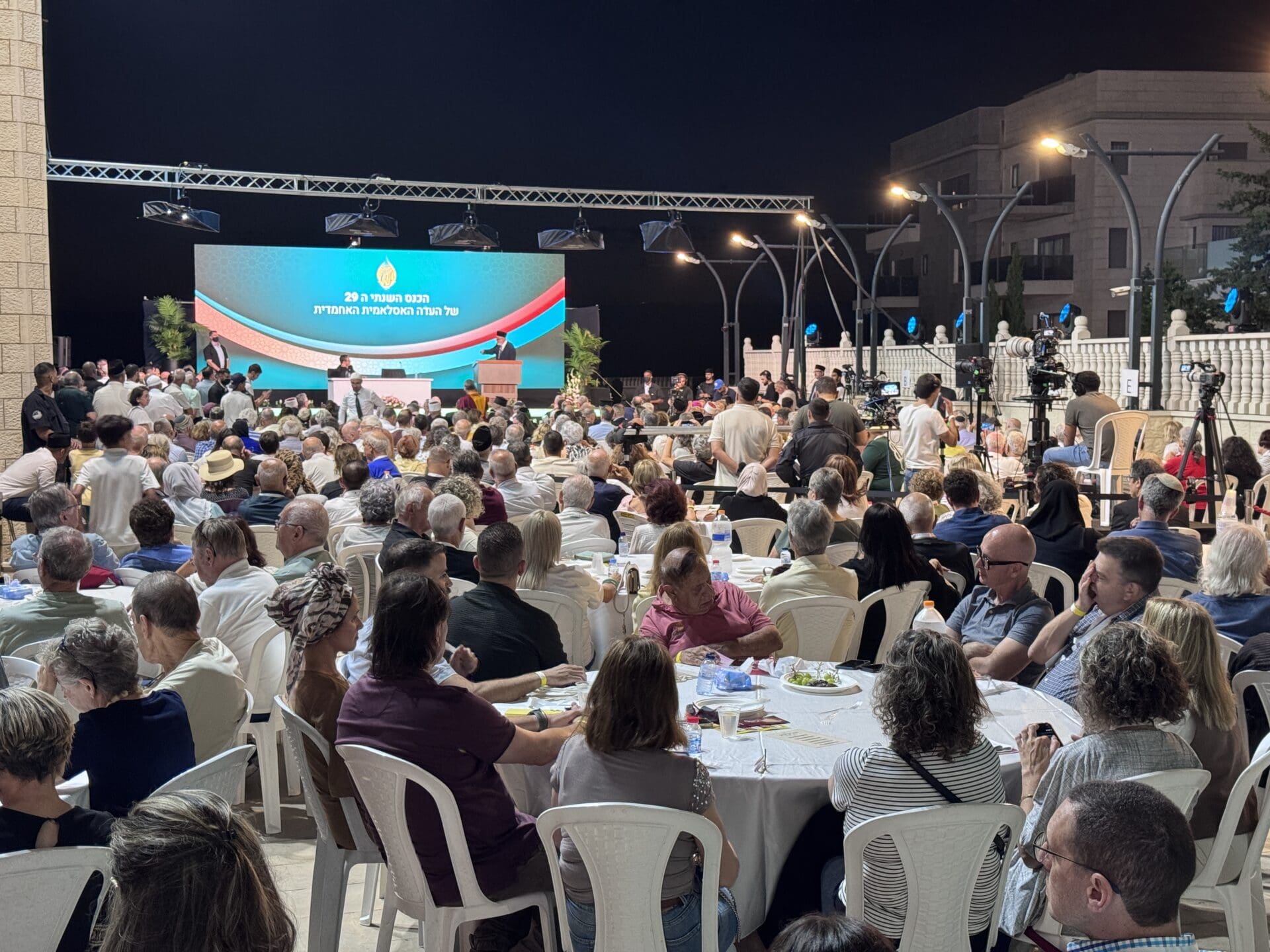 כ-700 יהודים וערבים השתתפו בכנס העדה האחמדית בשכונת כבביר בחיפה (צילום: ירון כרמי)