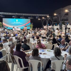 כ-1,000 יהודים וערבים השתתפו בכנס העדה האחמדית בשכונת כבביר בחיפה – צפו כ-700 יהודים וערבים השתתפו בכנס העדה האחמדית בשכונת כבביר בחיפה (צילום: ירון כרמי)