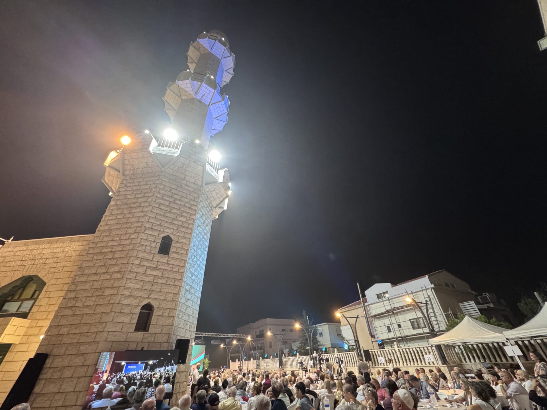 כ-700 יהודים וערבים השתתפו בכנס העדה האחמדית בשכונת כבביר בחיפה (צילום: ירון כרמי)