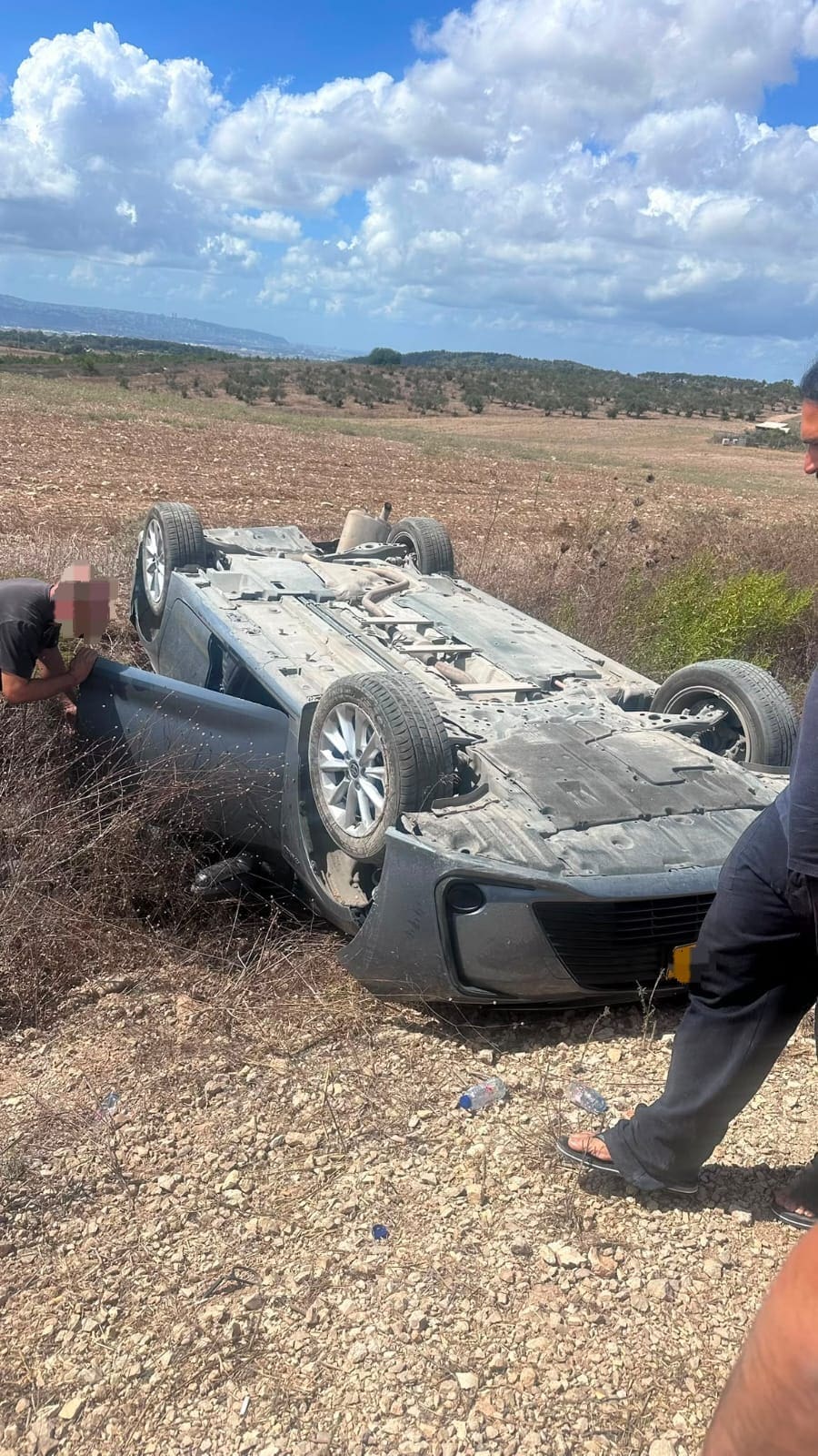 רכב התהפך בכביש 7912 סמוך לשפרעם; נפגע פונה לרמב״ם 18/9/26 (צילום: תיעוד מבצעי מד״א)