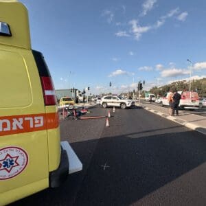 רוכב אופניים חשמליים נהרג בתאונה עם משאית בצומת זכרון יעקב רוכב אופניים חשמליים נהרג בתאונה עם משאית בצומת זכרון יעקב 22/9/26 (צילום: תיעוד מבצעי מד״א)
