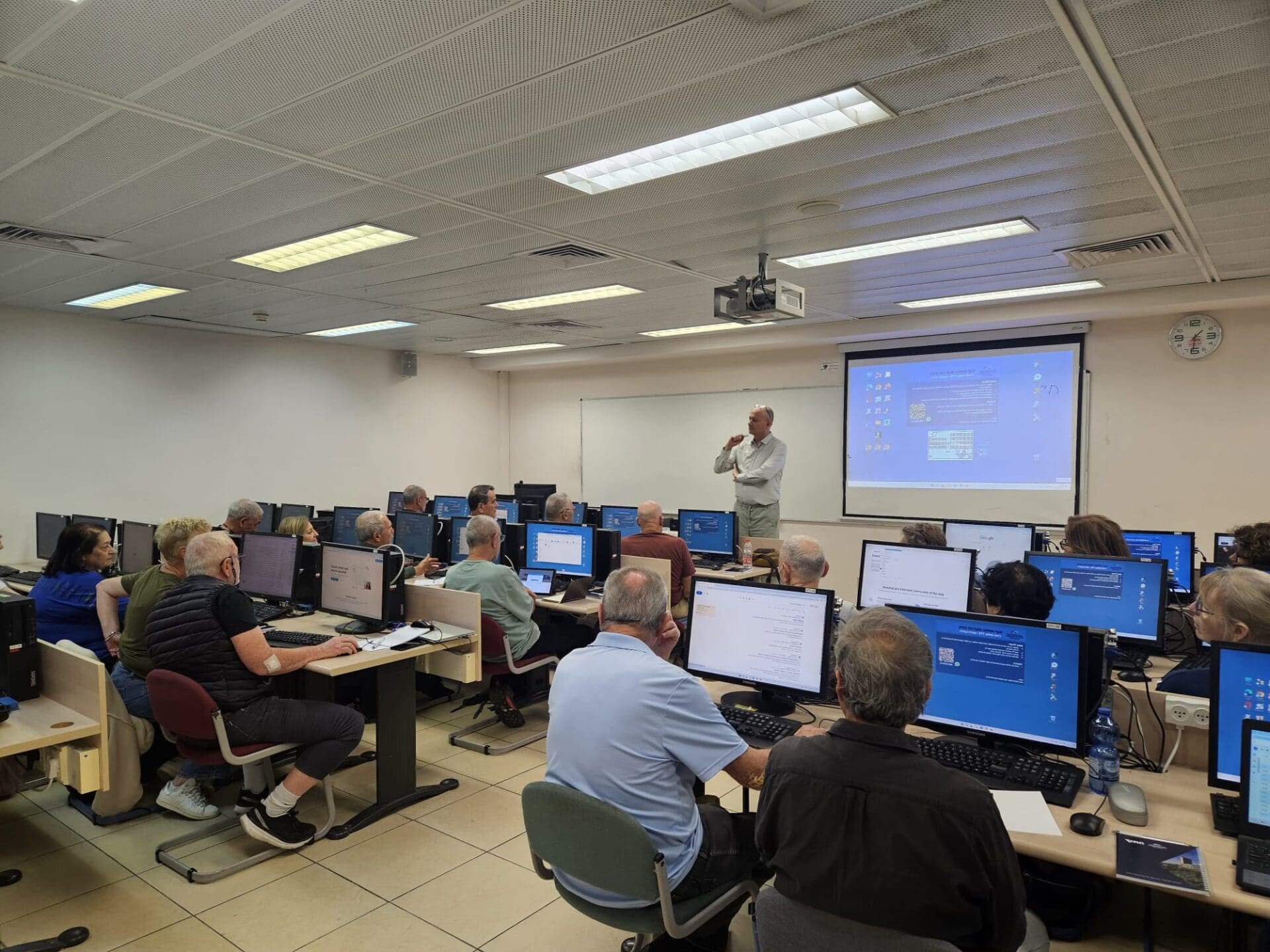 האוניברסיטה לאזרחים ותיקים בחיפה פותחת מחזור רביעי עם 18 קורסים 23/9/26