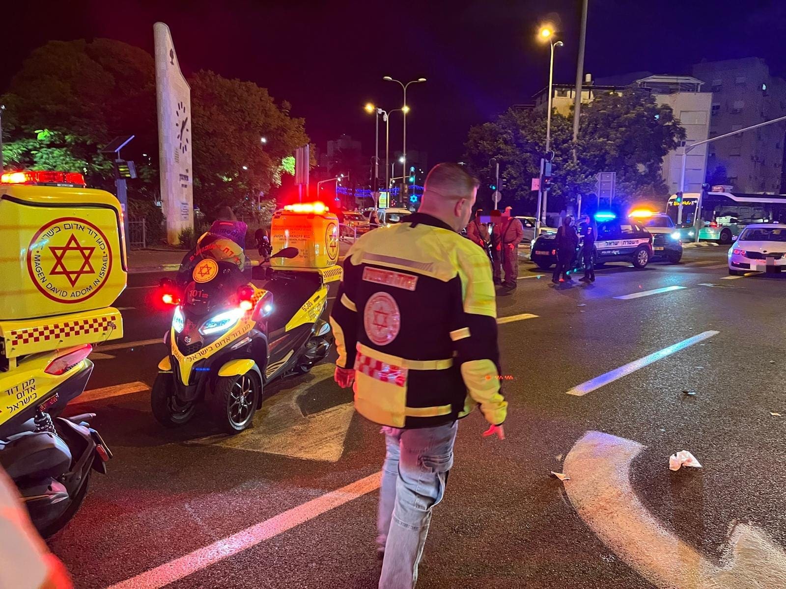 נער כבן 15 נפגע מרכב בדרך עכו-חיפה – מצבו אנוש 24/9/26 (צילום: מד״א)
