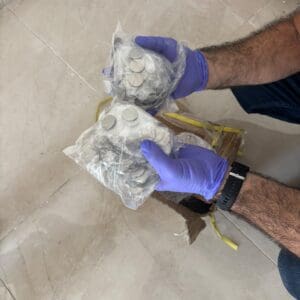 חולייה של ארגון פשיעה נחשפה בקריות – נתפסו אמל״ח, סמים ומכונת כסף מזויף 25/9/26 (צילום: דוברות המשטרה)