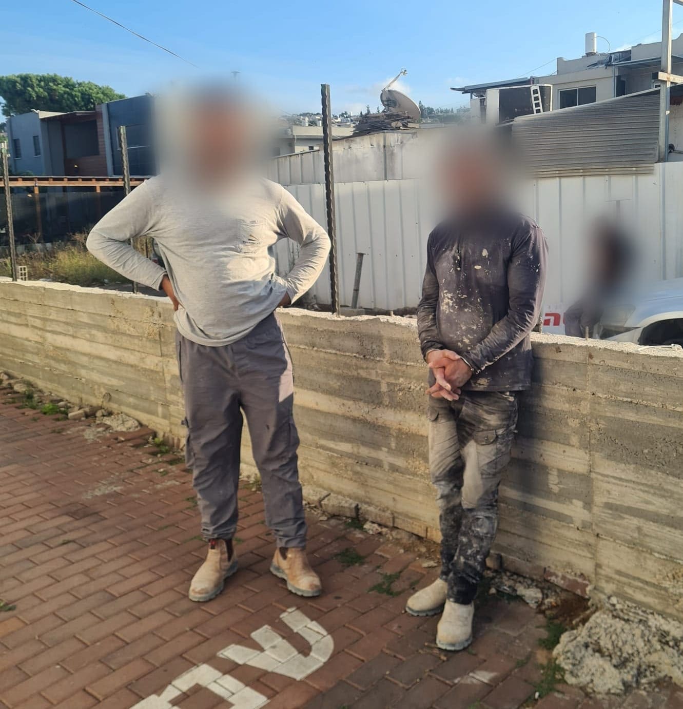 שישה שב״חים ומעסיק נעצרו בגזרת נשר – אתר בנייה נסגר בצו - מצ״ב תיעוד 25/9/26 (צילום: דוברות המשטרה)