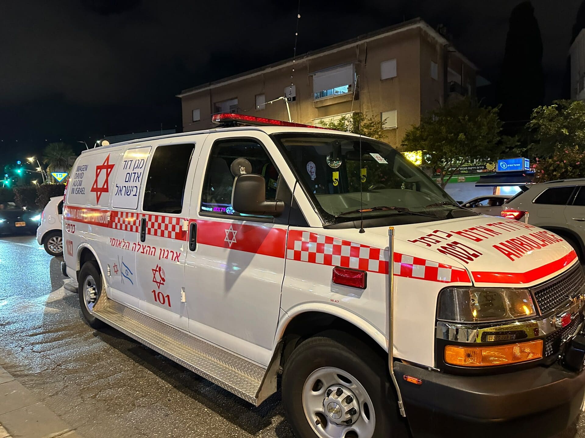 רוכב קורקינט חשמלי נפצע בינוני לאחר שהתנגש בעמוד בחיפה 27/9/26 (צילום: נגה כרמי)
