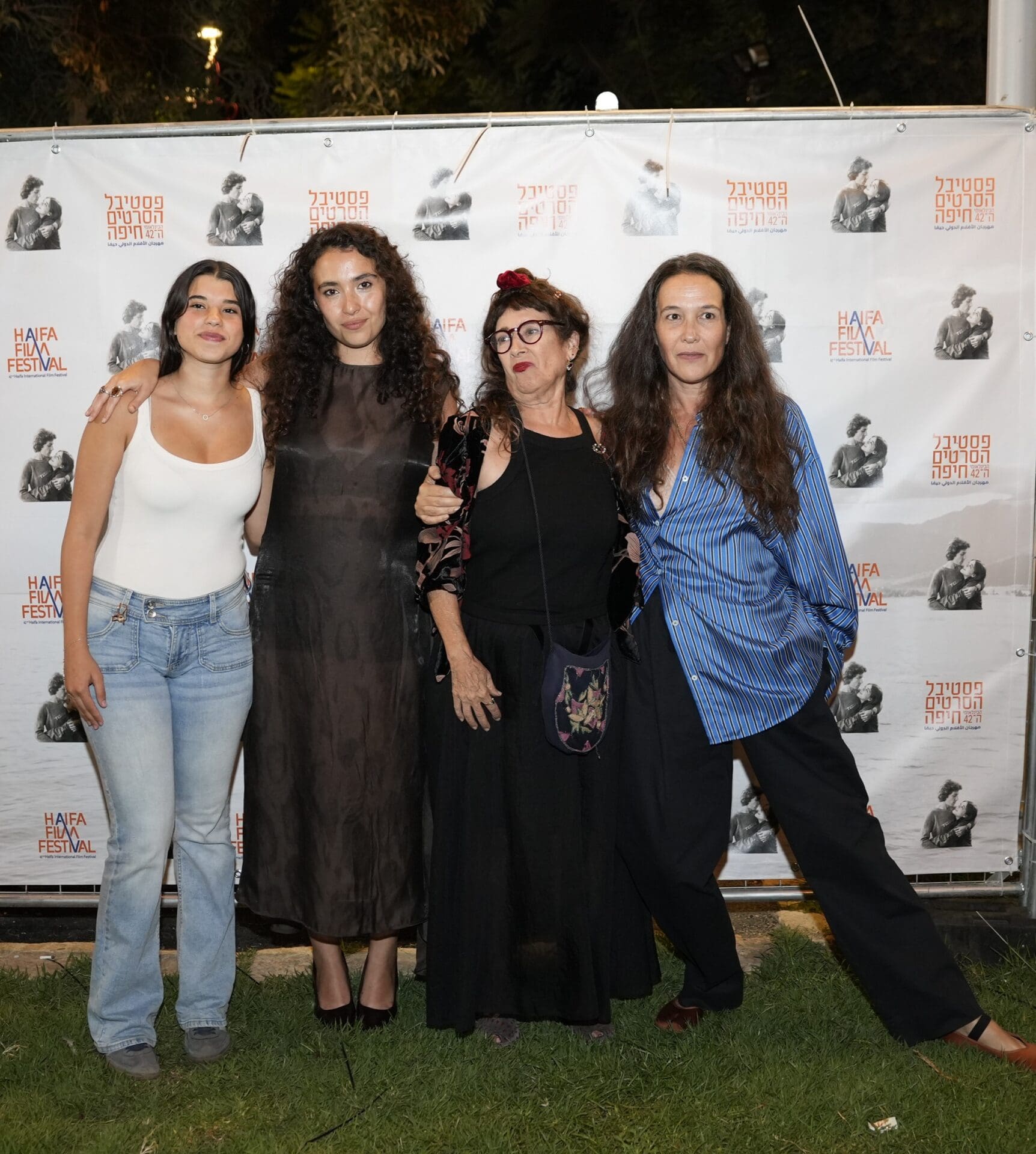 "סימנים כחולים"- פסטיבל הסרטים ה-42 חיפה - רחבת האודיטוריום, גינת הכט (צילום: תאיר זרגרי)