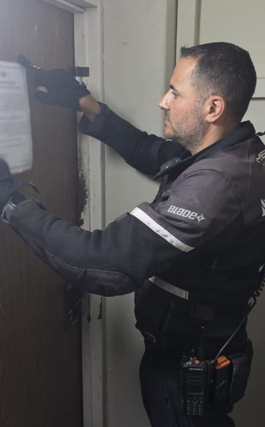 צו סגירה לדירות שימשו כבית בושת וכקזינו (צילום: משטרת ישראל)