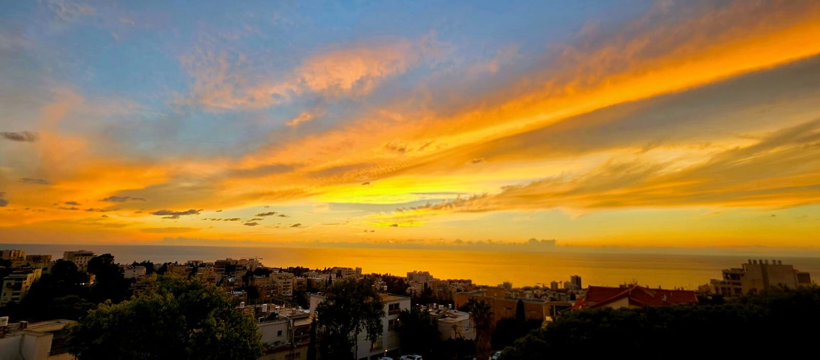 שקיעה מרהיבה בחיפה ביום הזיכרון לקורבנות ה-7 באוקטובר 5/10/26 (צילום: נילי בנו)