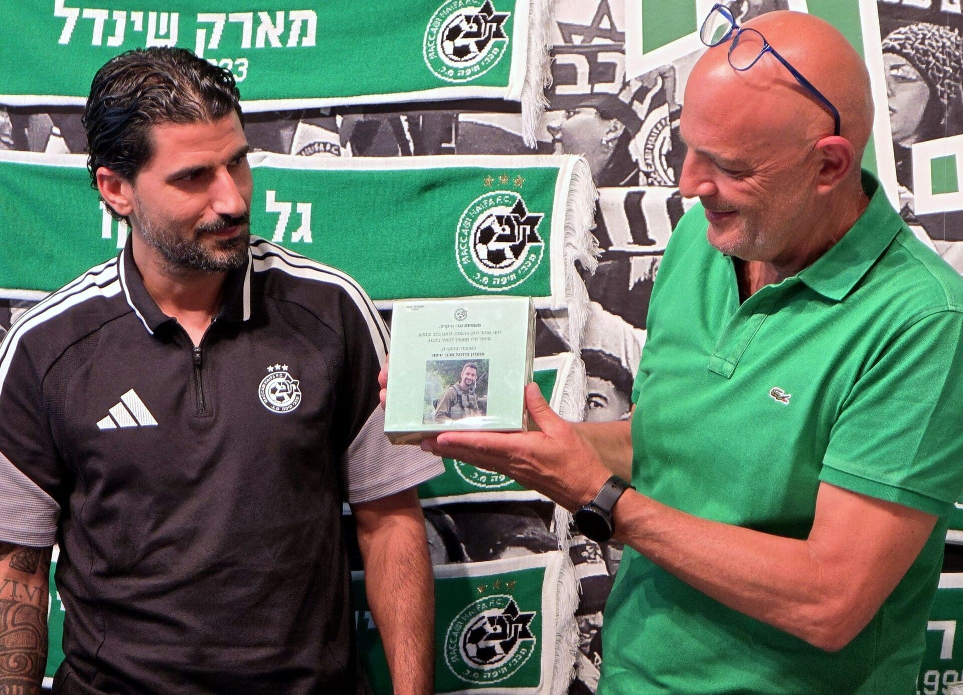 ביום של דמעות, זיכרון וגבורה ציינה מכבי חיפה עמותת שלוש שנים לאירועי ה־7 באוקטובר ומלחמת "חרבות ברזל" בחיפה (צילום: מכבי חיפה, האתר הרשמי).