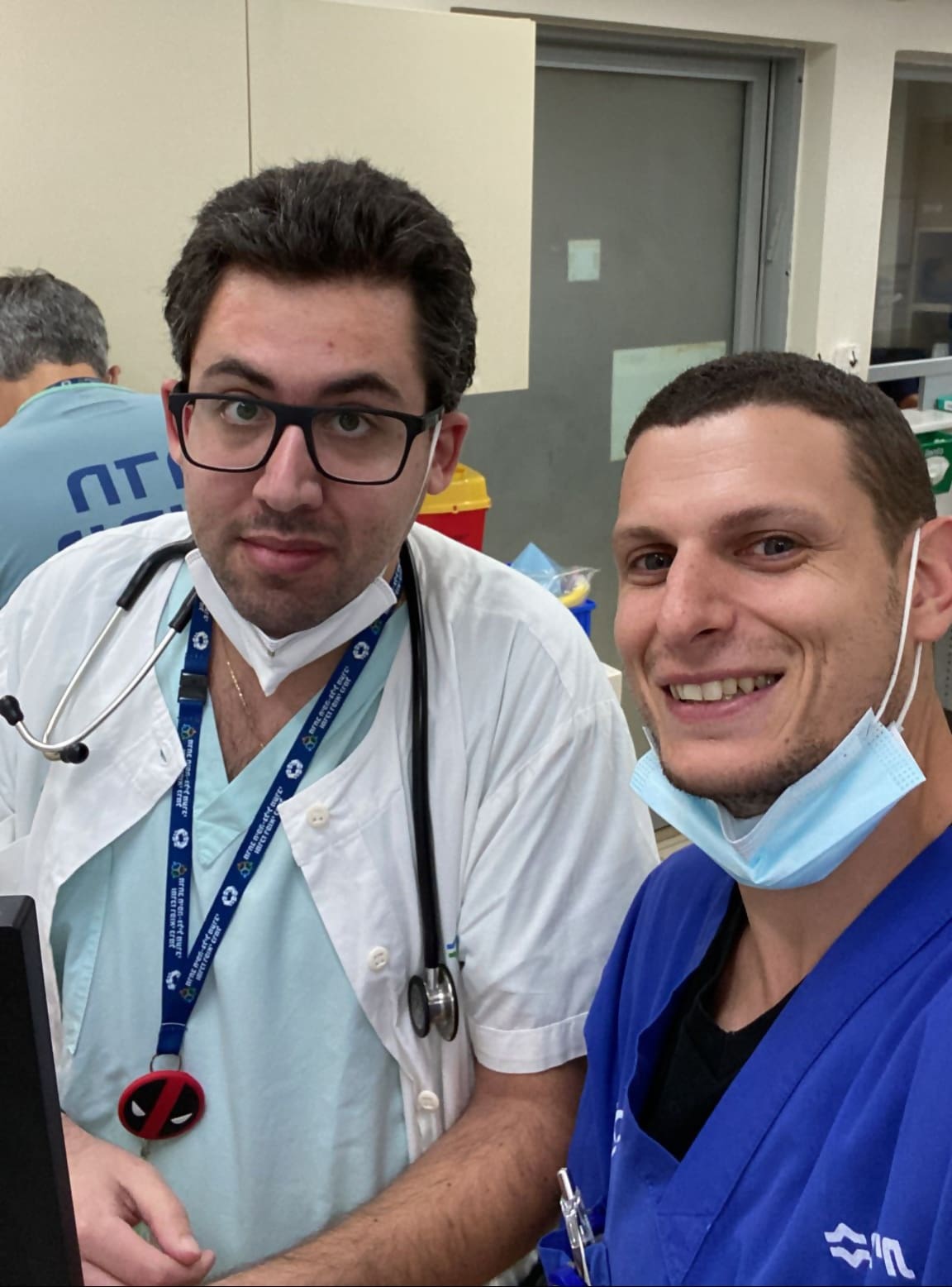 האח מתן ודר בן כספי (צילום: מרכז רפואי כרמל)