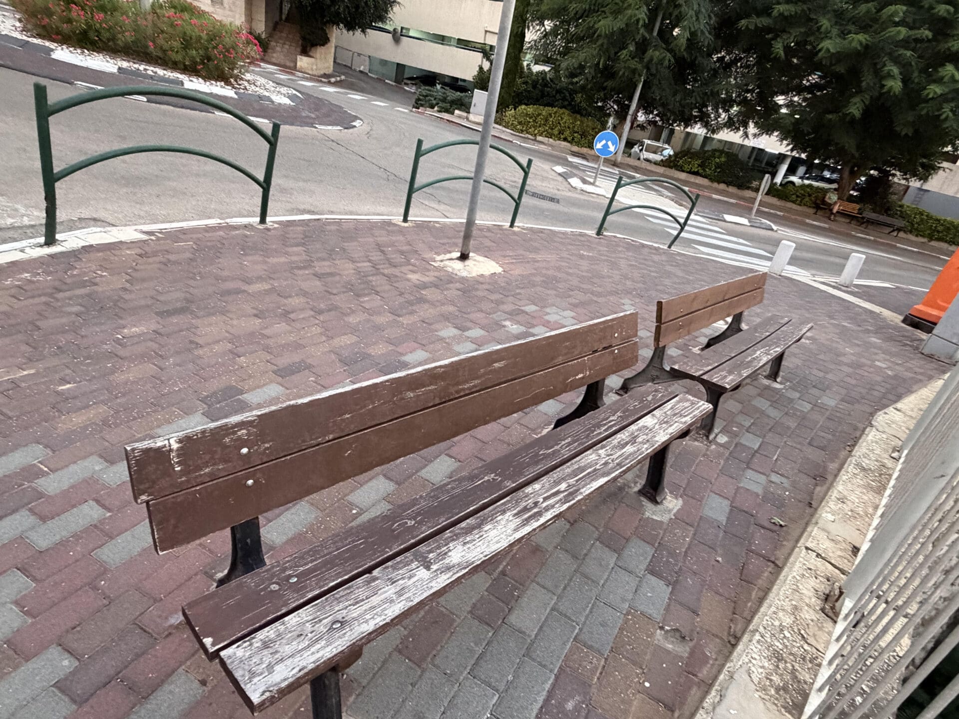 ספסלי ישיבה (צילום עליזה שנהר)