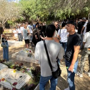 ניר עוז מתכנס לזכור, לכאוב ולהמשיך לחיות – במלאת 3 שנים לאירועי ה-7 באוקטובר ניר עוז מתכנס לזכור, לכאוב ולהמשיך לחיות - במלאת 3 שנים לאירועי ה-7 באוקטובר 7/10/26 (צילום: מנשה שמש)