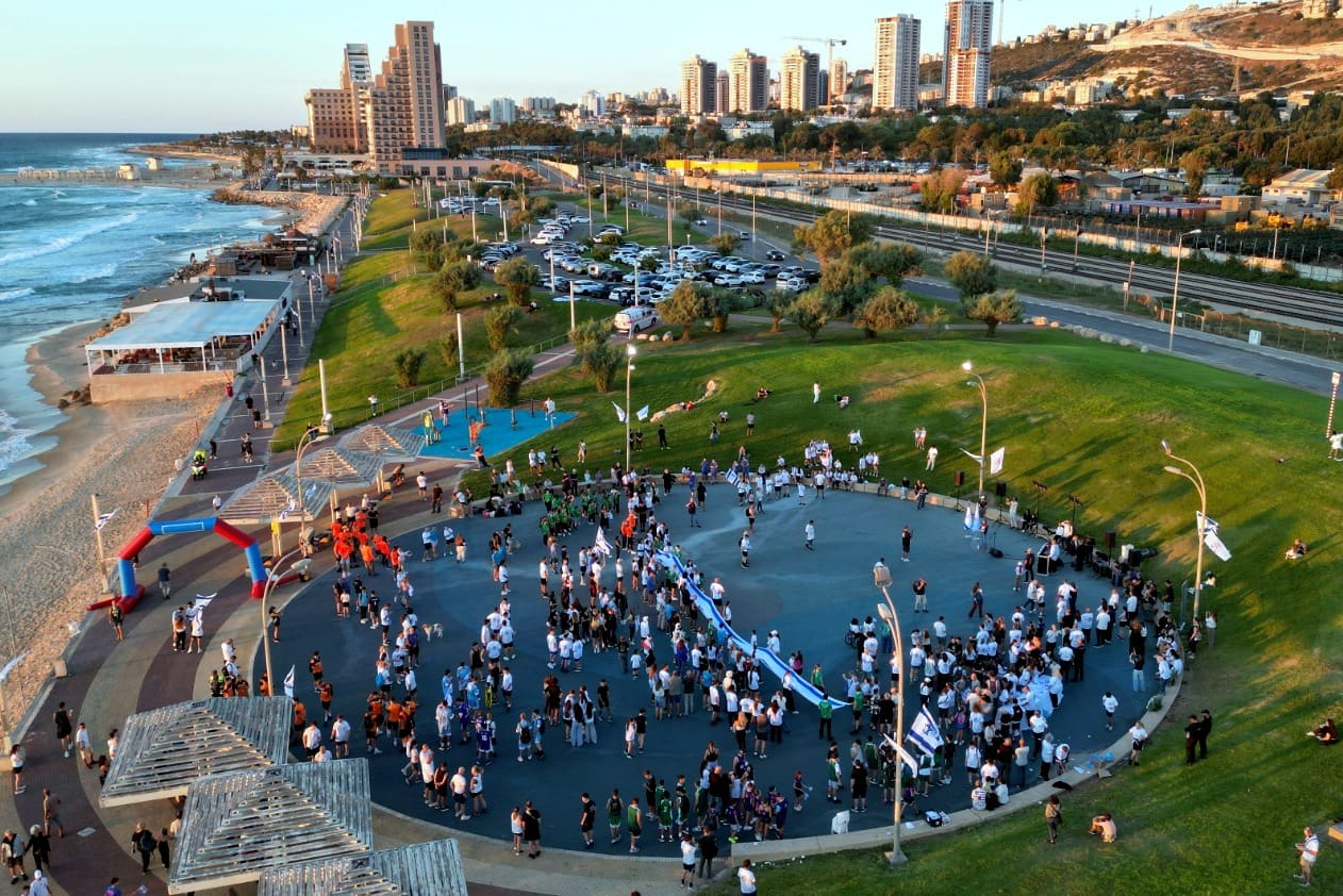 ביום של דמעות, זיכרון וגבורה: מאות רצו לציון שלוש שנים ל־7 באוקטובר (צילום רחפן: באדיבות ליאון ברוקשטיין)