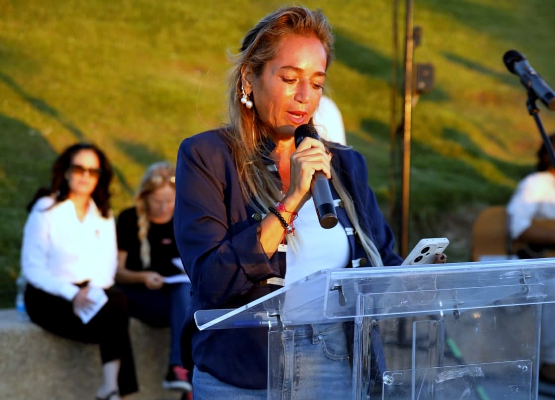 Sandra Alon, mother of the late Hero of Israel Tomer Keren, delivered moving remarks (Photo: Zri Admoni)