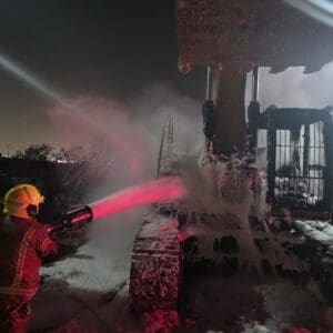 שריפה פרצה בחניון כלי צמ״ה סמוך למחלף יגור - דוברות כבאות והצלה לישראל | מחוז חוף 10/10/26 (צילום: כבאות והצלה)