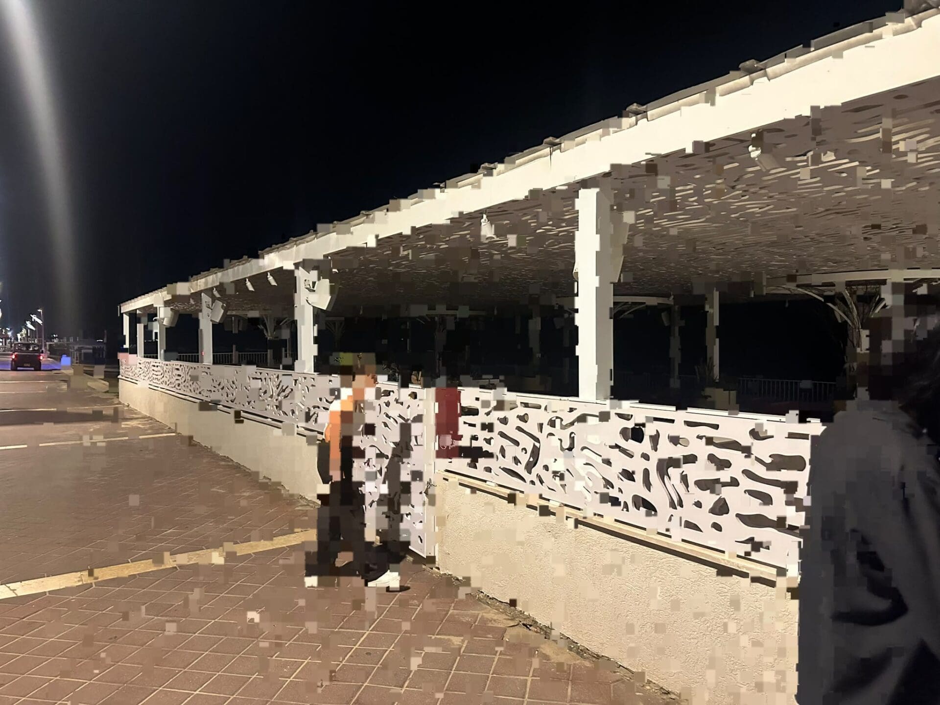 מסעדה מוכרת בטיילת חוף הים בחיפה נסגרה לאחר שהפרה צו סגירה מנהלי 11/10/26 (צילום: דוברות המשטרה)