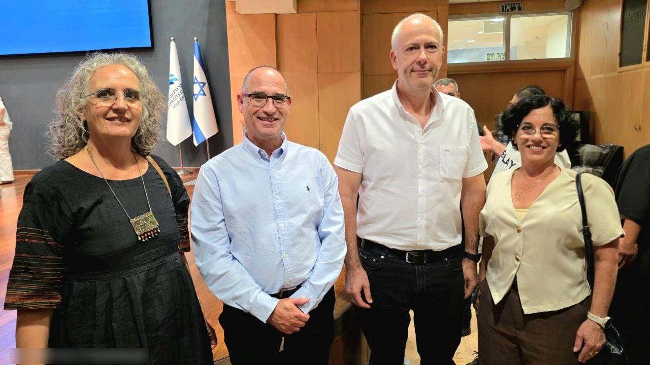 ד"ר שרון קמה, פרופ' אבי גולדברג, ד"ר ארז ליבל, וד"ר רחל דהן סגנית דיקן ומנהלת רפואית מחוז חיפה וג"מ בכללית (צילום: אלי דדון)