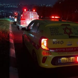 רוכב אופנוע נפצע בתאונה בדרך יגאל ידין בחיפה 11/10/26 (צילום: תיעוד מבצעי מד״א)