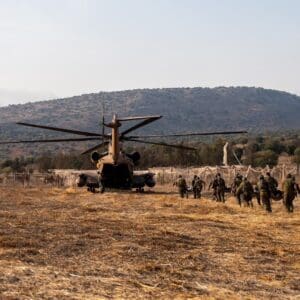 מסוק צה״ל מפנה הרוג ו-19 פצועים מפיצוץ נפל במהלך טיול תלמידי חטיבת ביניים ברכס רמים (צילום: דובר צה״ל)