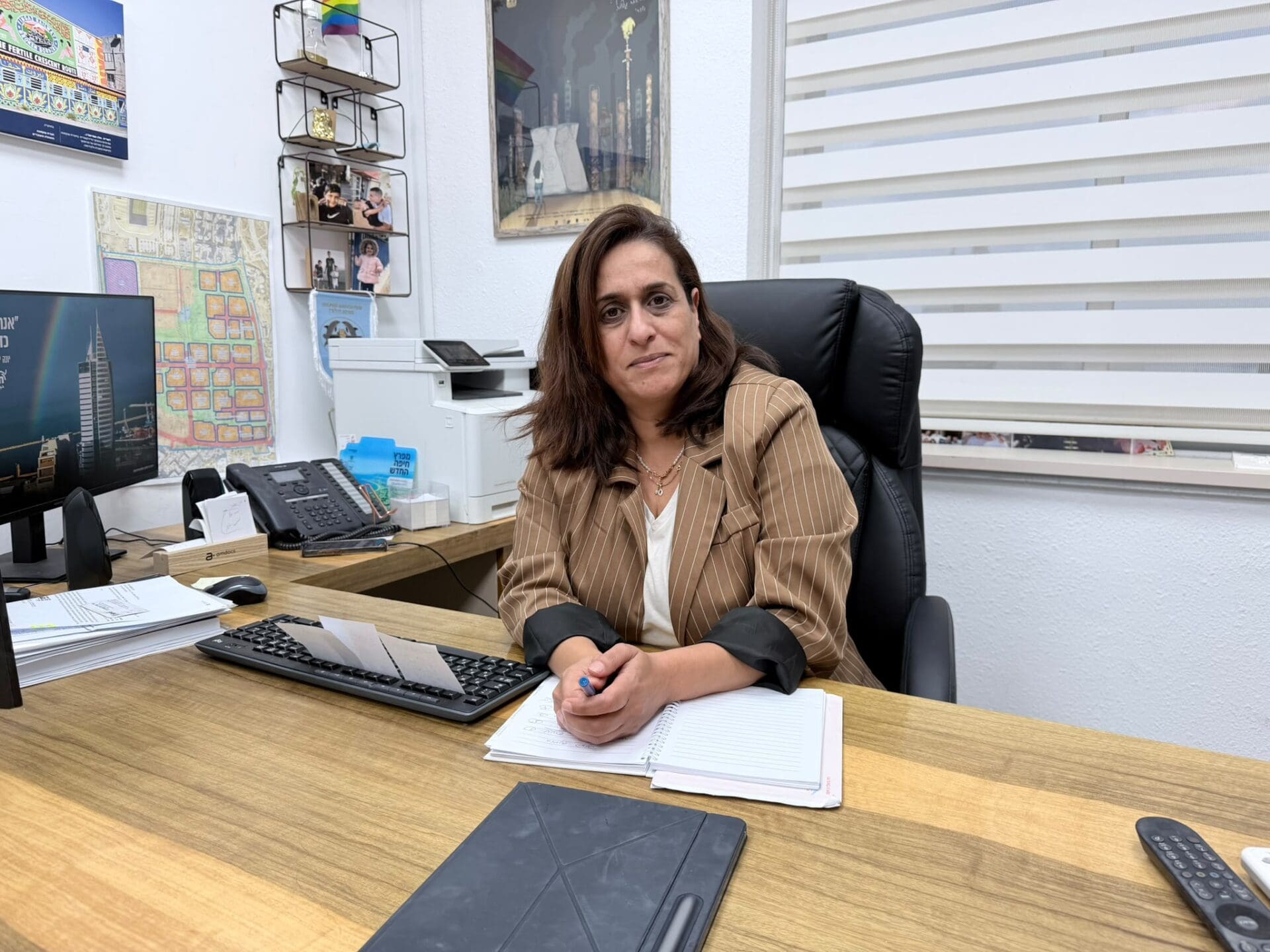 סגנית ראש העיר שרית גולן שטיינברג במשרדה (צילום: מיכל גרובר)