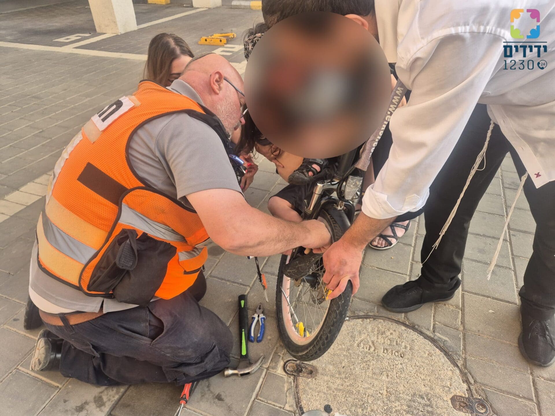 קריית אתא: רגליו של ילד נתפסו בגלגל אופניים וחולצו בשלום - זבולון 13/10/26 (צילום: ידידים)