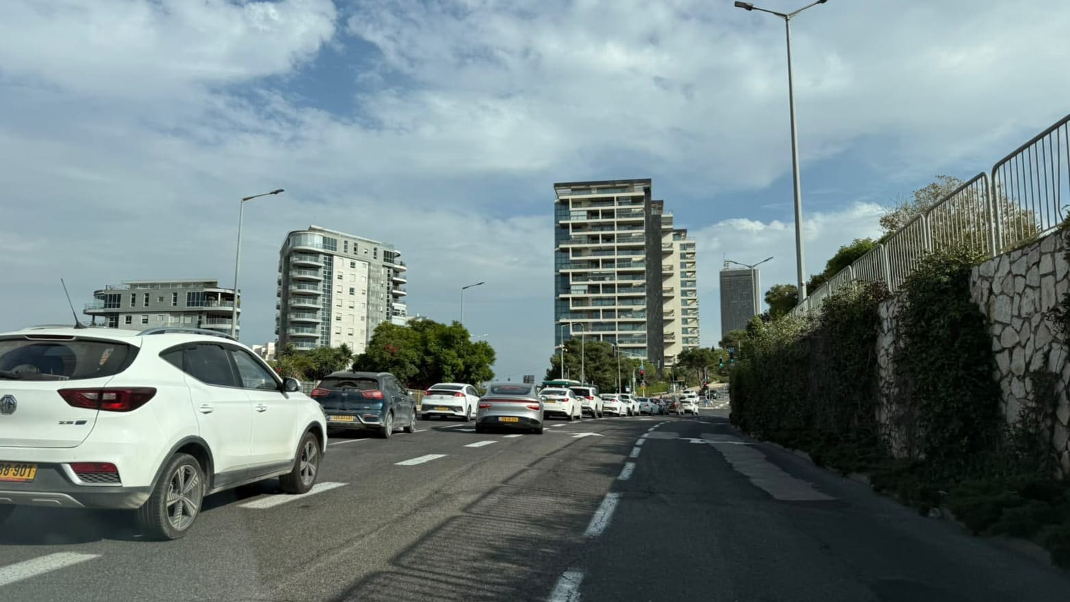 עבודות קרצוף וריבוד בכביש אבא חושי בחיפה יחלו בשבוע הבא 15/10/26 (צילום: ראובן כהן, דוברות עיריית חיפה)