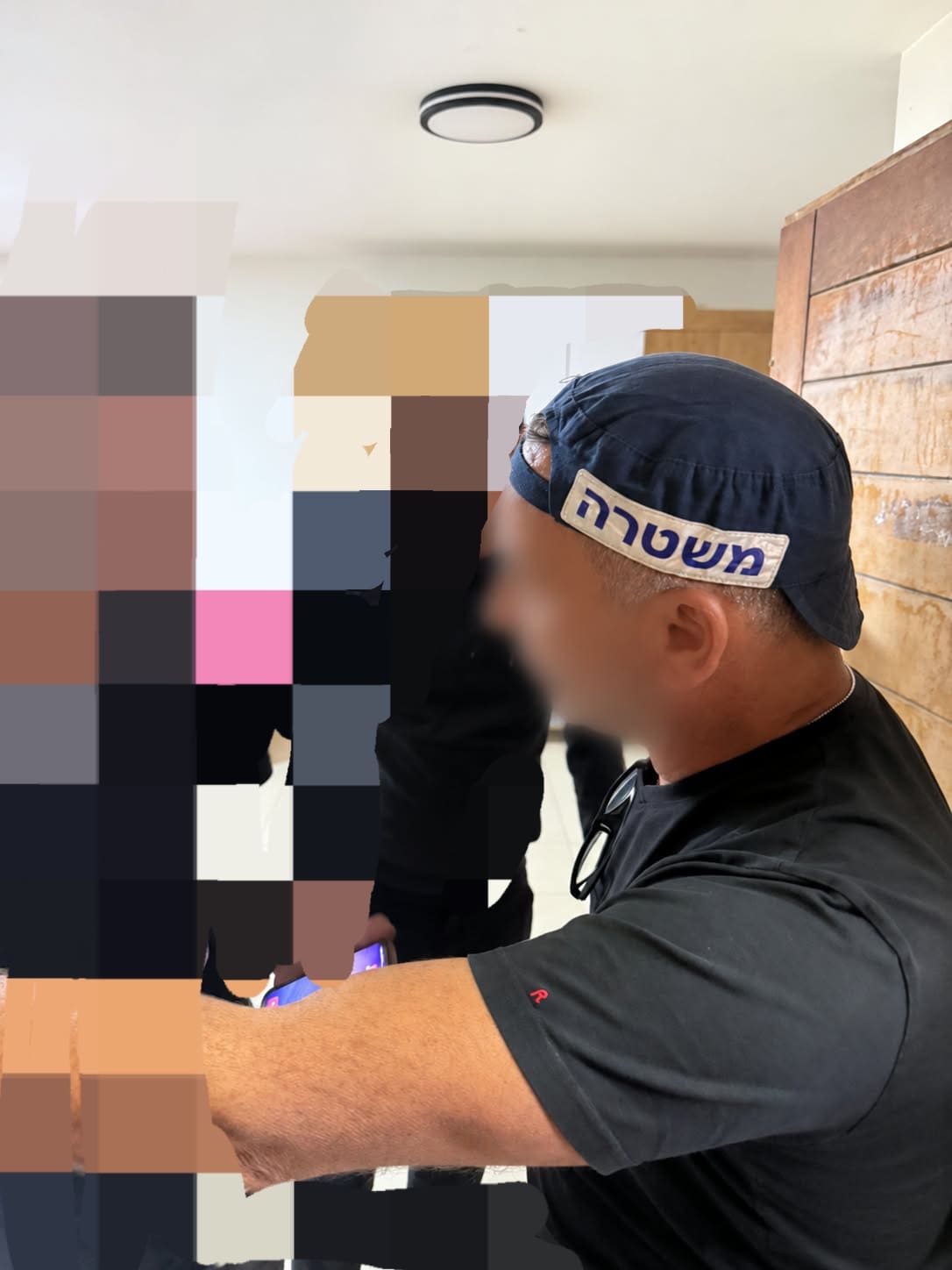 נעצרו חשודים בהתפרצות לעסק בקריות ובניסיון גניבת טרקטורון 15/10/26 (צילום: דוברות המשטרה)