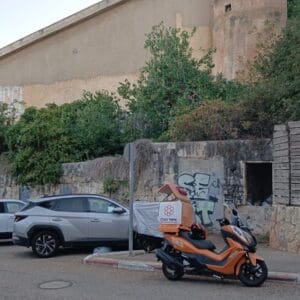 בת 12 נפלה מגובה במבנה נטוש בחיפה ופונתה לבית החולים 15/10/26 (צילום: דוברות איחוד הצלה - מחוז מרכז)