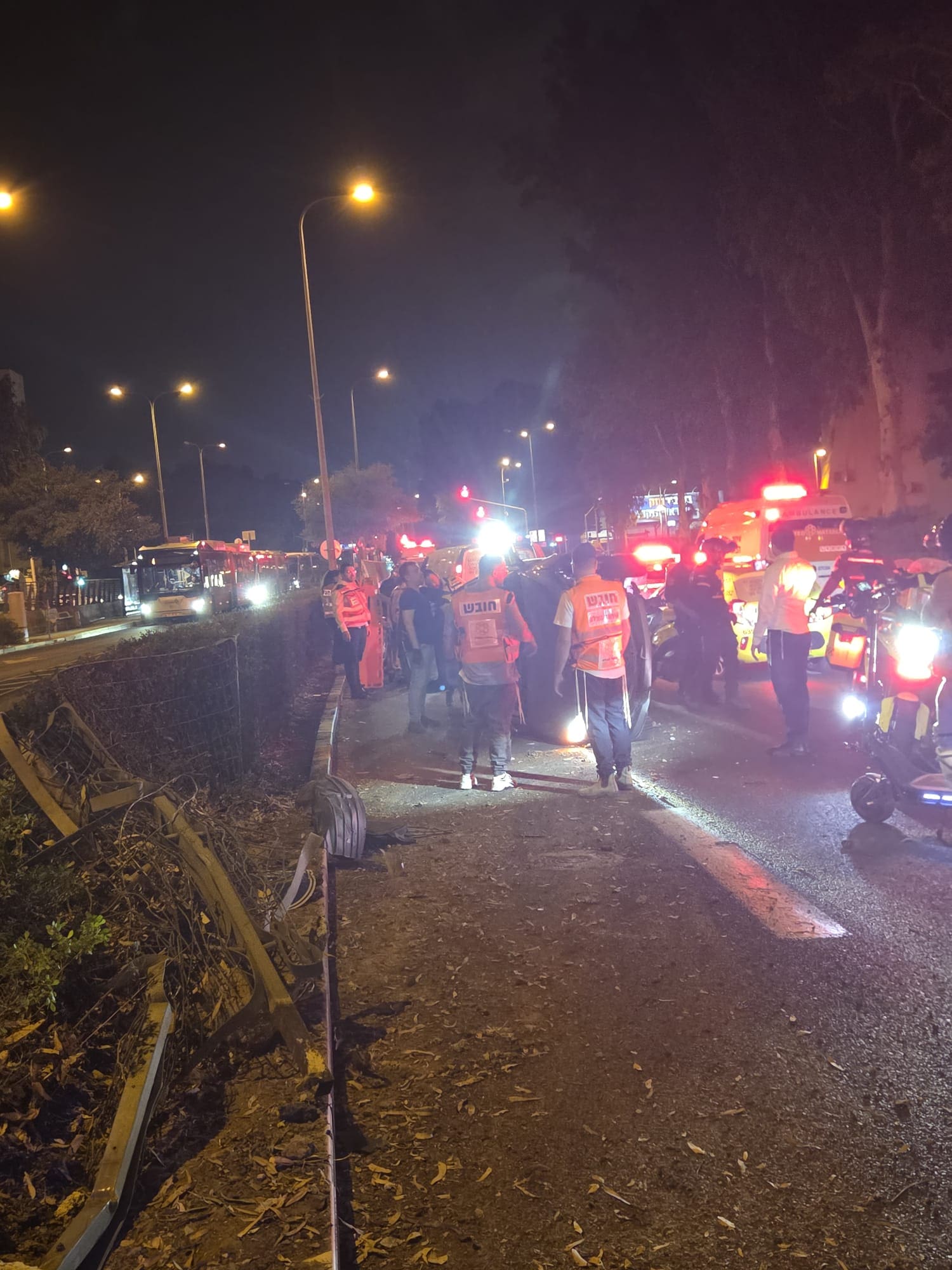 תאונת דרכים קשה ברחוב טובים בחיפה – ארבעה נפגעים 16/10/26 (צילום: איחוד הצלה)