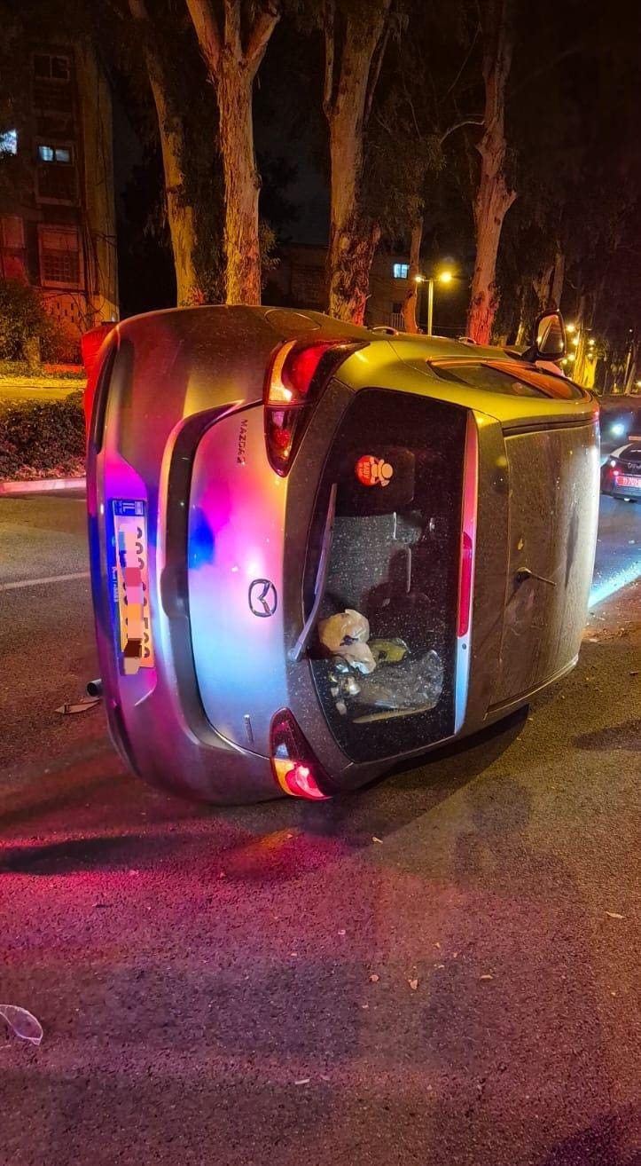 תאונת דרכים קשה ברחוב טובים בחיפה – ארבעה נפגעים 16/10/26 (צילום: איחוד הצלה)