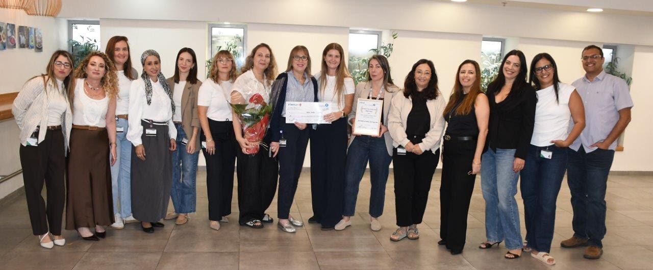 צוות משאבי אנוש זוכה פרס ההוקרה (צילום: ירון חזן - דוברות כרמל)