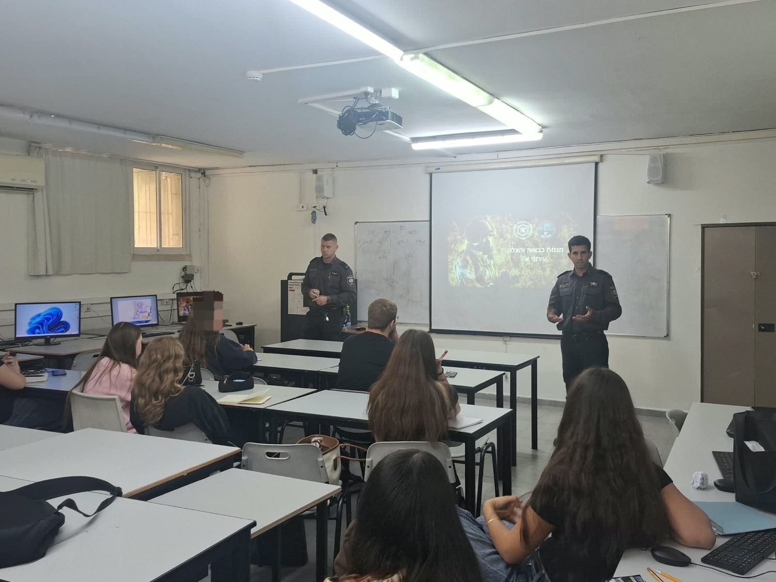 מגמת כבאות והצלה חדשה נפתחה בבית הספר עירוני א׳ בחיפה - דוברות כבאות והצלה לישראל | מחוז חוף 20/10/26 (צילום: כבאות והצלה לישראל)