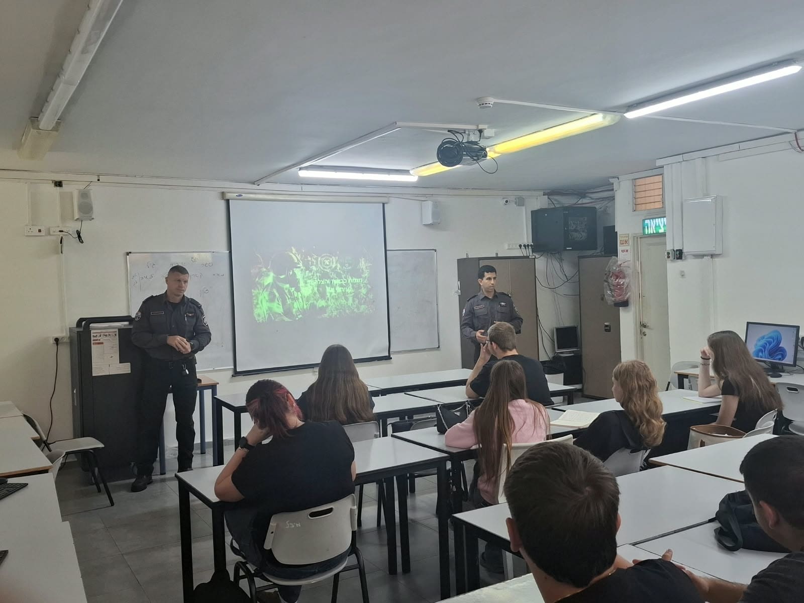 מגמת כבאות והצלה חדשה נפתחה בבית הספר עירוני א׳ בחיפה - דוברות כבאות והצלה לישראל | מחוז חוף 20/10/26 (צילום: כבאות והצלה לישראל)