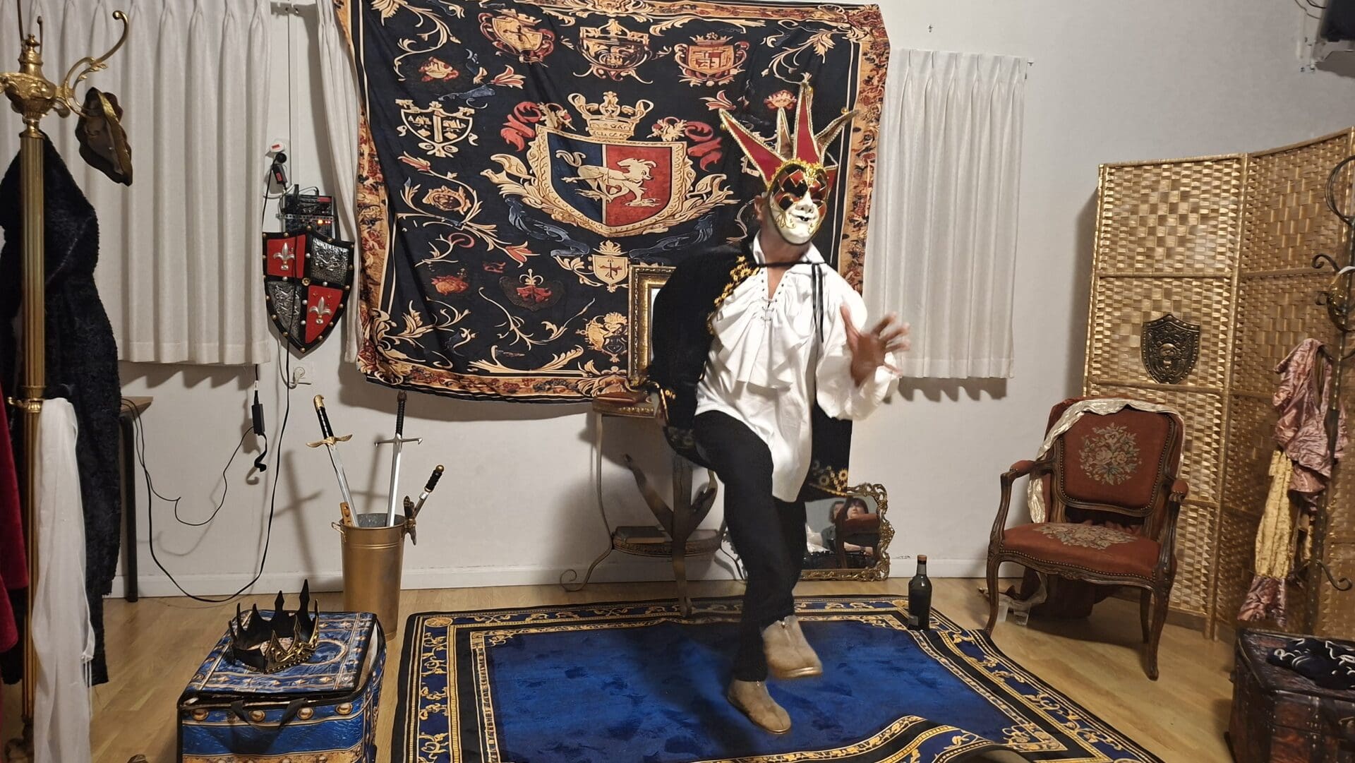 יוסקה רובין - בבכורת המחזה "אדמונד קין" - שחקן המגלם שחקן (צילום: רחלי אורבך)