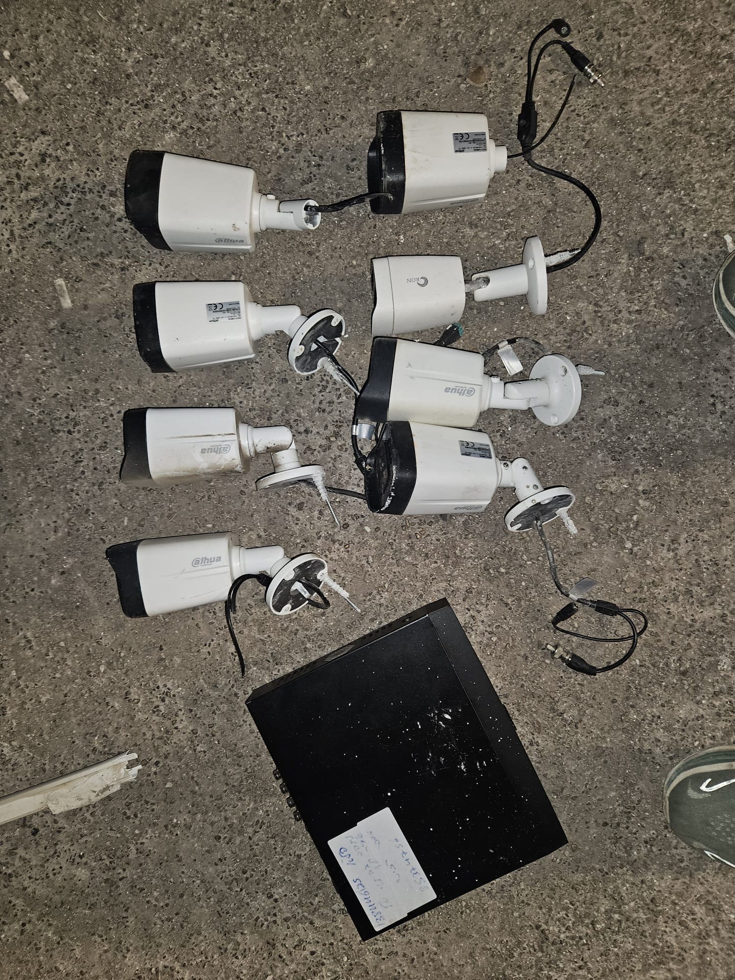 נעצרו חשודים בהשלכת רימון והצתה בקריות; נתפסו כספים מזויפים וציוד מעקב 22/10/26 (צילום: דוברות המשטרה)