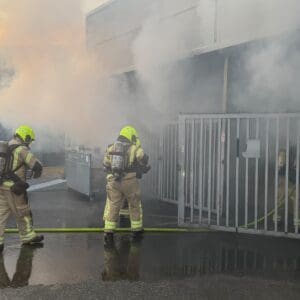 שריפת סוללת ליתיום פרצה במוסך ברחוב חירם בחיפה - דוברות כבאות והצלה לישראל | מחוז חוף 26/10/26 (צילום: כבאות והצלה לישראל)