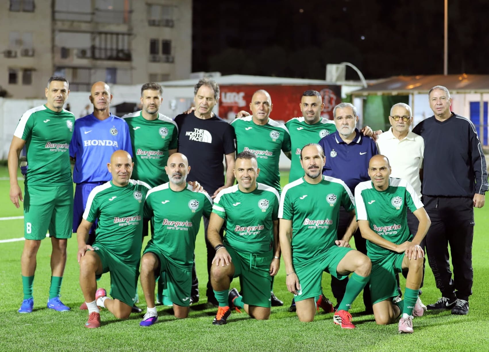 מרגש: וותיקי מכבי חיפה חנכו את אצטדיון הכדורגל החדש והמשודרג בטירת כרמל (צילומים: עוז גרטנר).